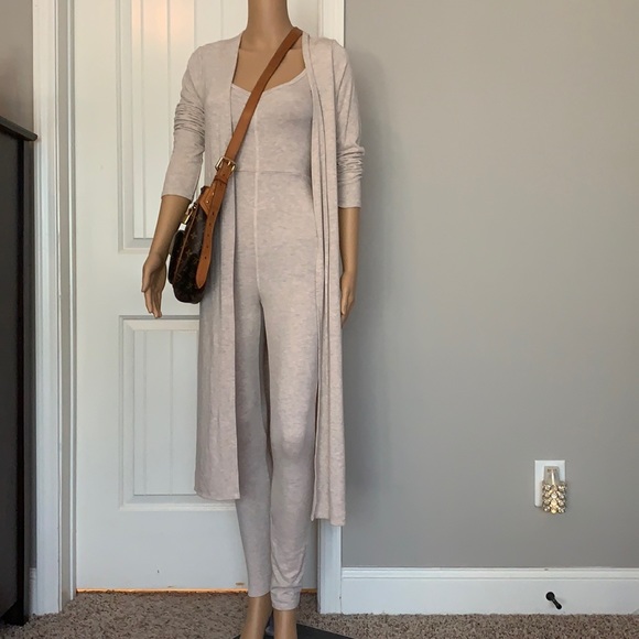 La Banga 2-PC set Jumpsuit and Long Cardigan. - Picture 2 of 9